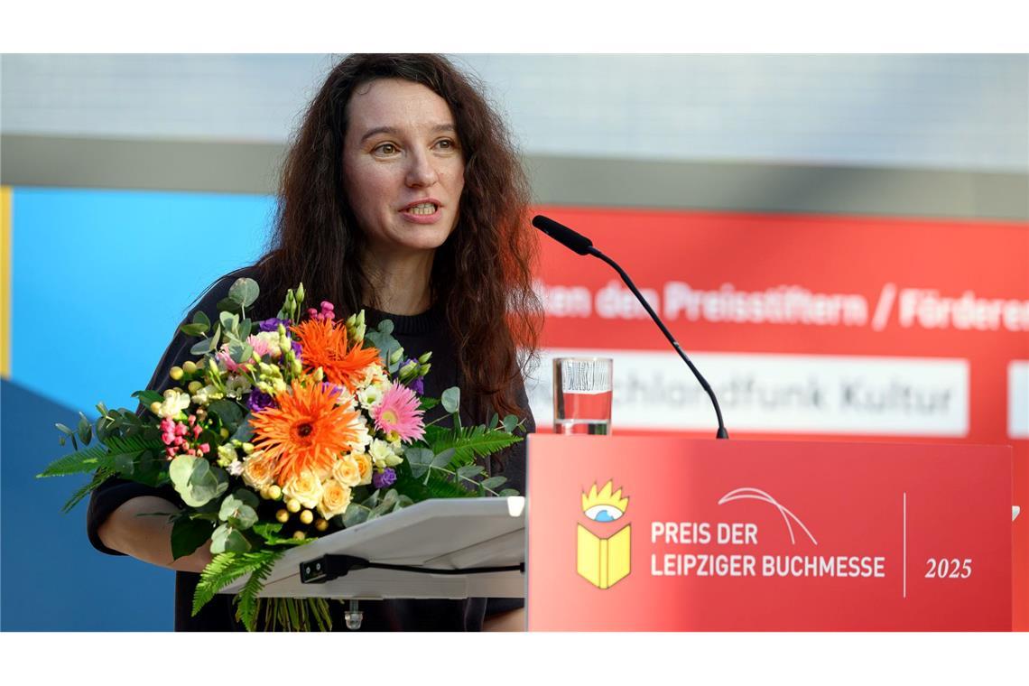 Kristine Bilkau mit Preis der Leipziger Buchmesse geehrt Bei den Sachbüchern gewann Irina Rastorgueva mit "Pop-up-Propaganda. Epikrise der russischen Selbstvergiftung".