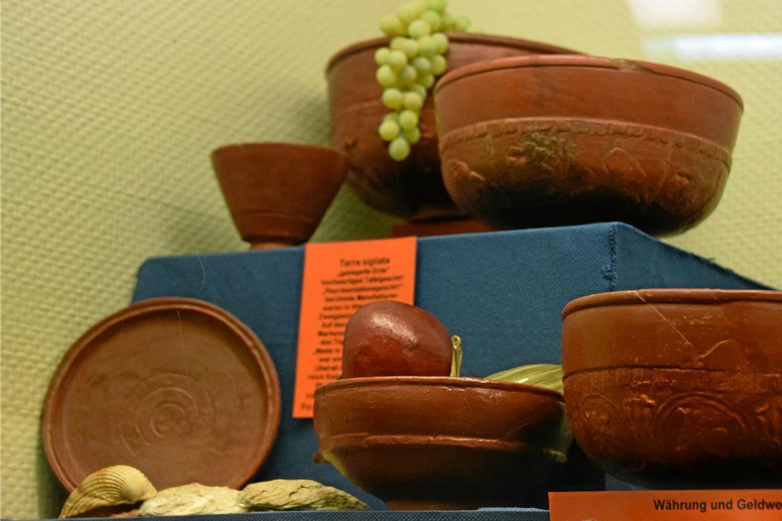 Vor 100 Jahren in Murrhardt: Stadtpflege finanzierte Kanalanschlüsse Bei den Tiefbauarbeiten entdeckte man etliche Stücke aus der Römerzeit wie diese Terra-Sigillata-Tongefäße im Carl-Schweizer-Museum. Foto: Elisabeth Klaper