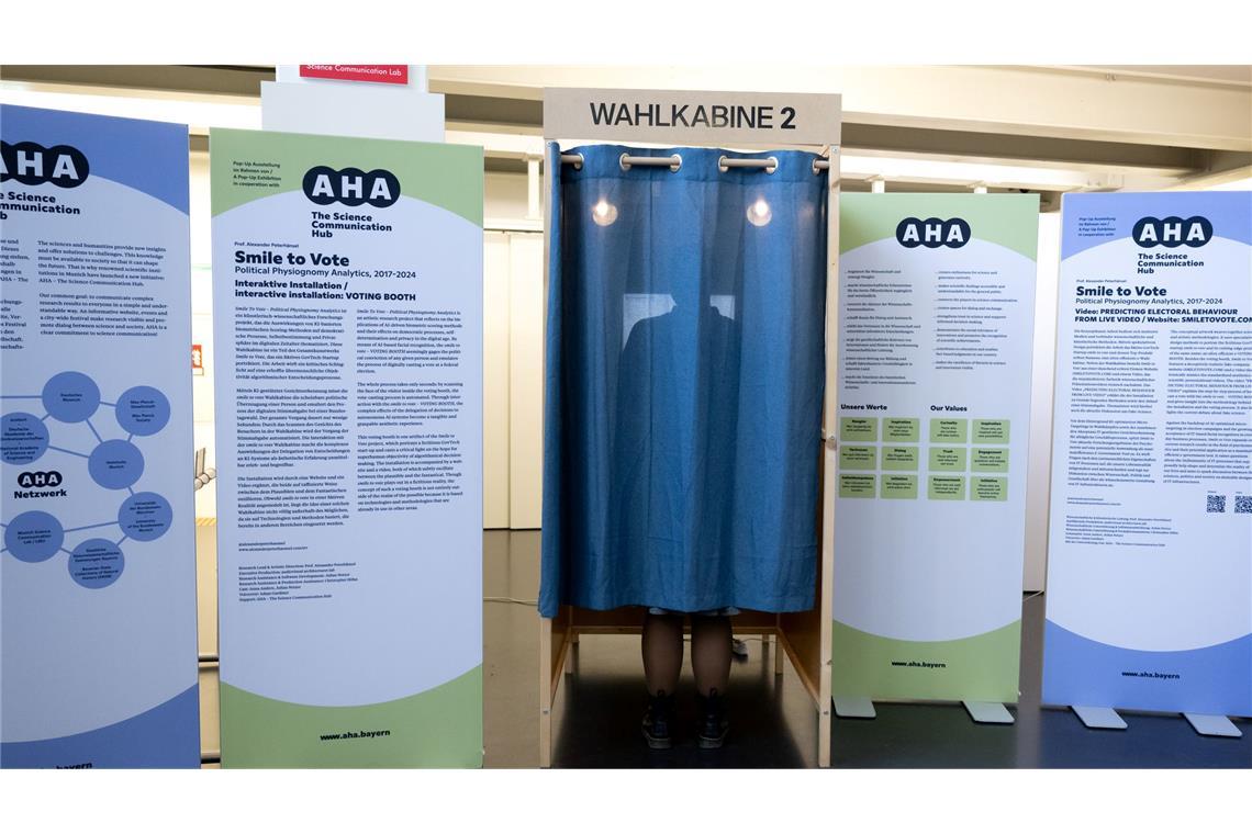 Kunstprojekt: Wenn die KI für einen wählt Bei der anstehenden Bundestagswahl muss aber jeder sein Kreuz noch selbst machen.
