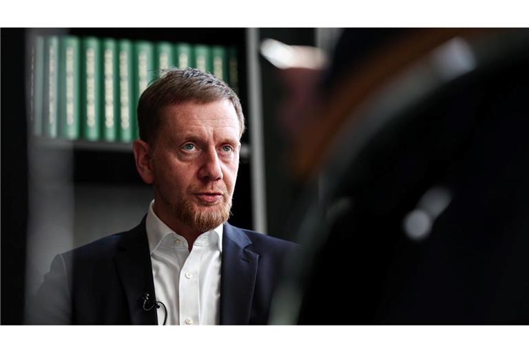 Bei der Bundestagswahl waren die ostdeutschen Flächenländer blau gefärbt. Gibt es bald den ersten AfD-Regierungschef? Was der sächsische Ministerpräsident Michael Kretschmer Schwarz-Rot als Gegenrezept vorschlägt.