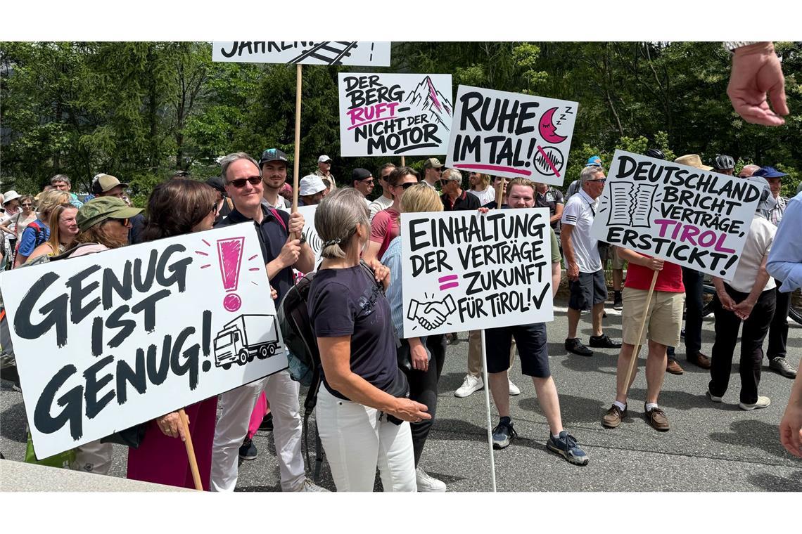 Bei der Demonstration wurde auch Kritik an Deutschland geäußert.