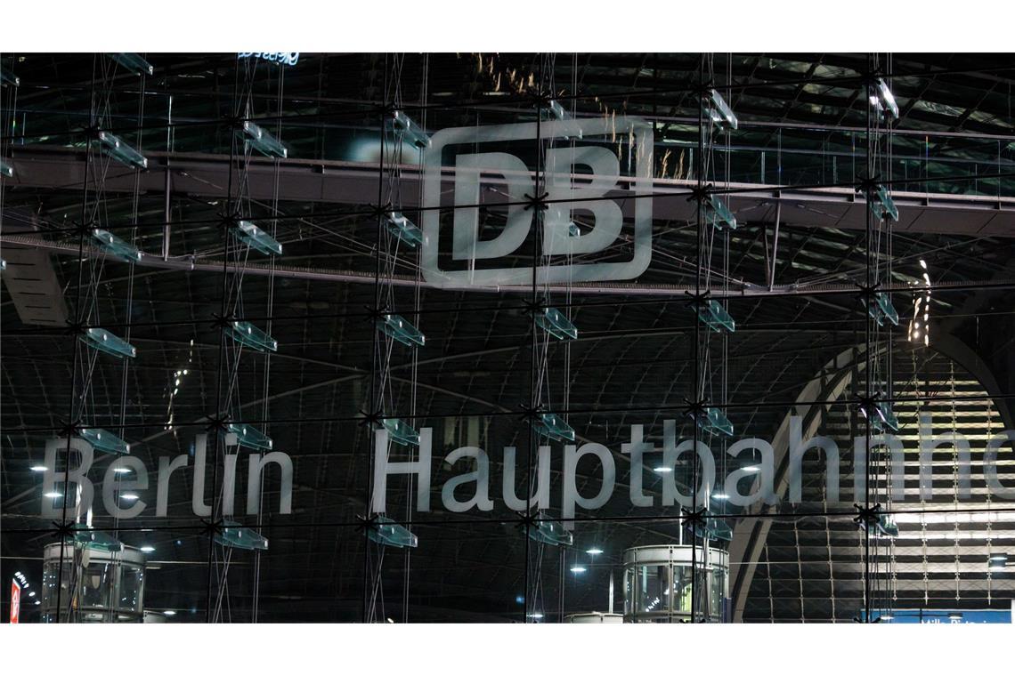 Bei der Deutschen Bahn beginnt in dieser Woche die entscheidende Tarifrunde mit der Lokführergewerkschaft GDL. (Archivbild)