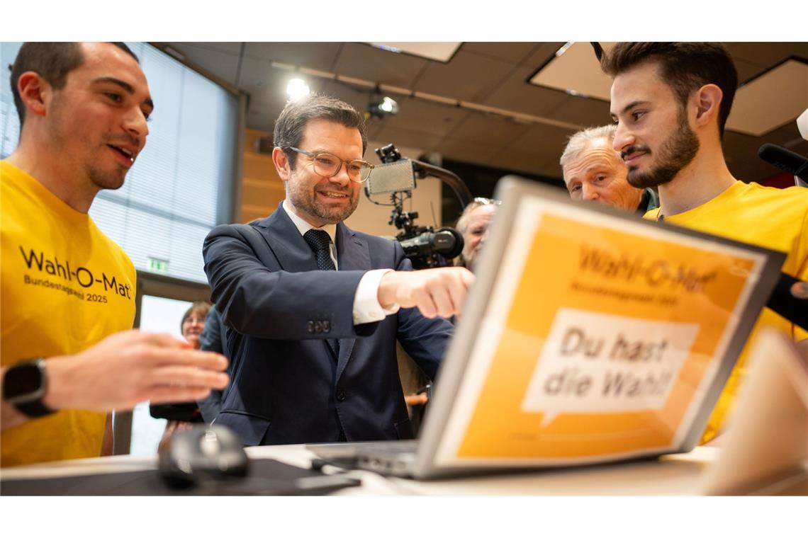 Wahl-O-Mat zur Bundestagswahl startet - 29 Parteien dabei Bei der feierlichen Online-Schaltung des Angebots waren auch Spitzenpolitiker wie FDP-Generalsekretär Marco Buschmann dabei.