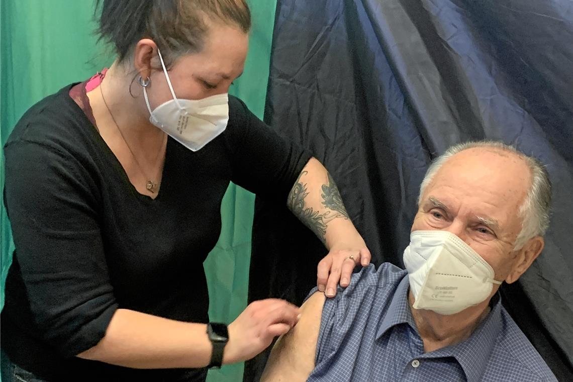 Teams leisten 647 Impfungen an einem Tag Bei der Impfaktion der Praxisklinik Oberes Murrtal haben sich viele einen Piks abgeholt, um sich immunisieren oder ihre Impfung auffrischen zu lassen. Foto: privat
