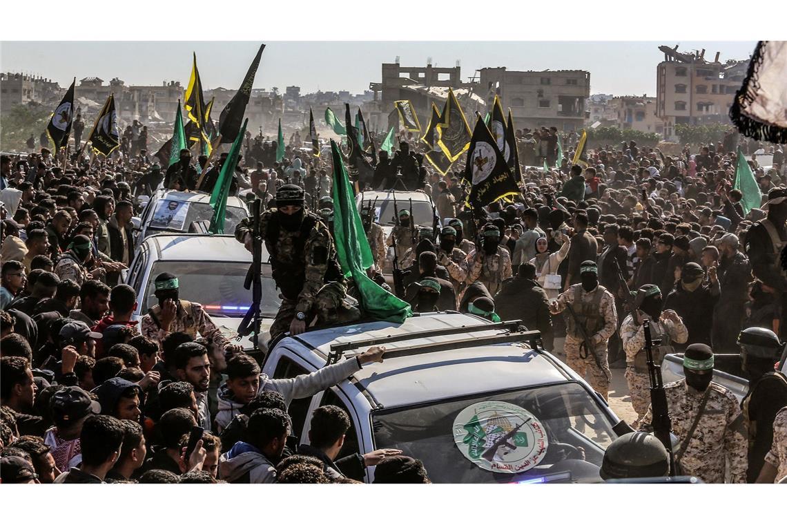 Heute sollen drei weitere Gaza-Geiseln freikommen Bei der kürzlichen Übergabe von Geiseln kam es zu chaotischen Szenen.