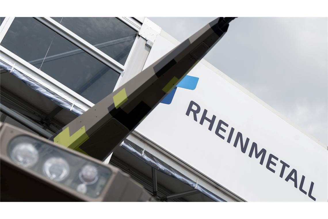 Rheinmetall strebt Satelliten-Produktion an Bei der Luft- und Raumfahrtausstellung ILA zeigte Rheinmetall ein Flugabwehr-Geschütz. Nun richtet sich der Blick nach oben zum Himmel - künftig sollen Weltraum-Satelliten wichtiger werden für die Waffenschmiede.