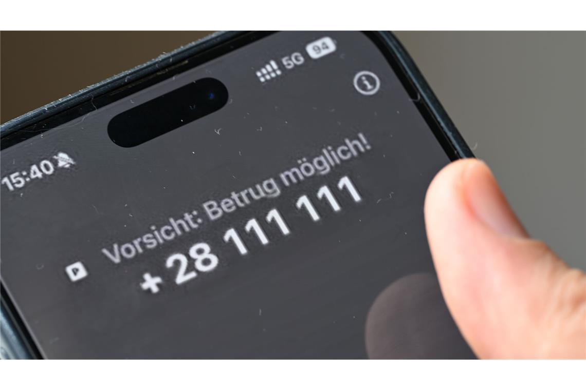 Bei der Masche werden die Rufnummern so manipuliert, dass sie tatsächlichen Banken zugeordnet werden können. (Symbolfoto)