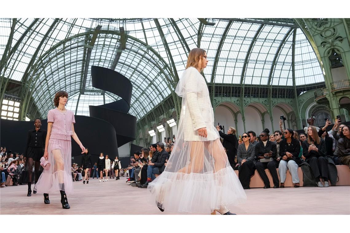 Bilder des Tages Bei der Pariser Fashion Week präsentiert Chanel seine Mode der Herbst/Winter 2025-2026 Kollektion.