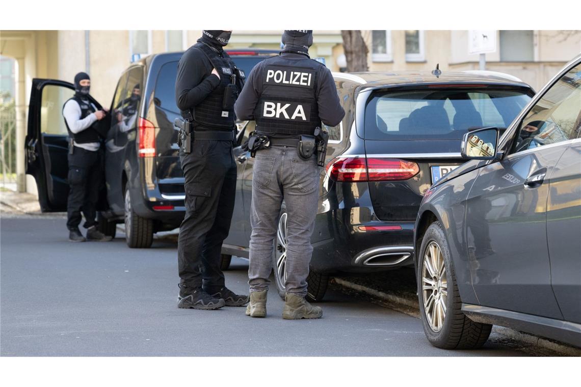 AfD-Landtagsmitarbeiter unter mutmaßlichen Rechtsterroristen Bei der Razzia gegen mutmaßliche Rechtsterroristen in Deutschland, Polen und Österreich wurden am Dienstag acht Männer festgenommen (Archivbild).