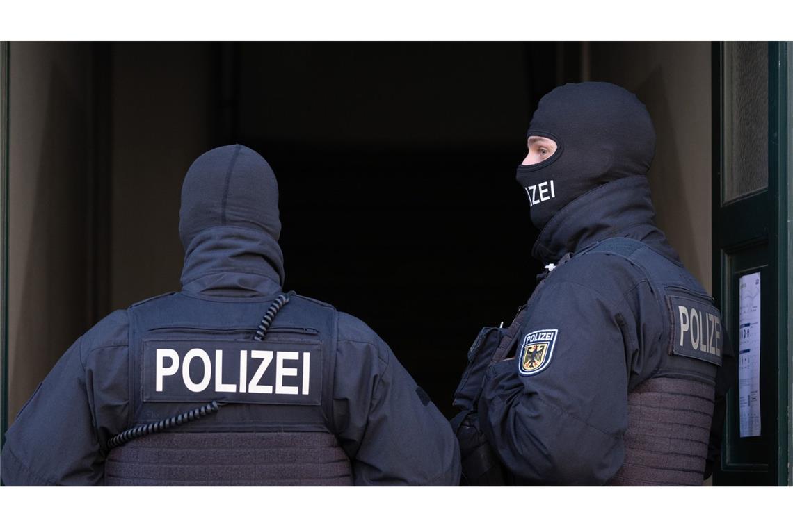 AfD-Mann bei Razzia festgenommen Bei der Razzia wurden acht Menschen festgenommen.