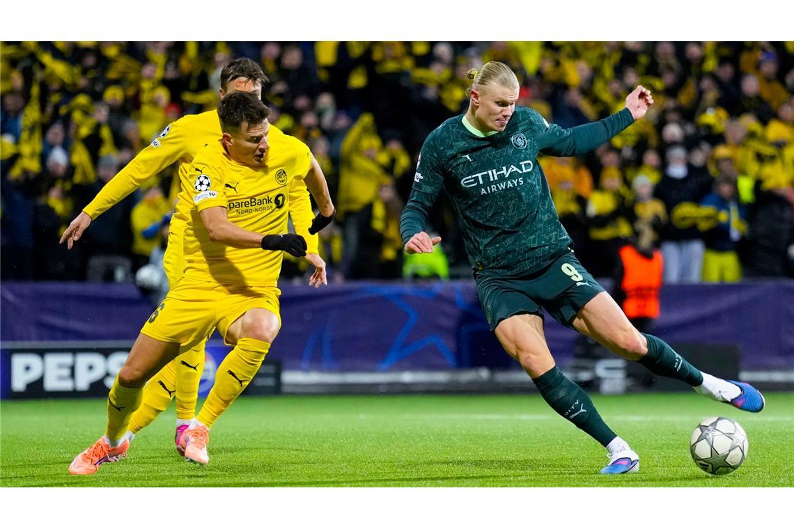 Bei der Rückkehr von Erling Haaland (r) nach Norwegen setzte es für Manchester City einen Dämpfer.