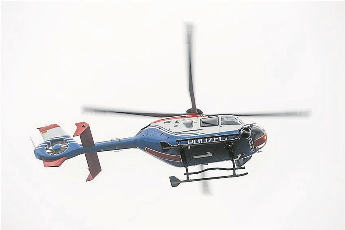 Polizei sucht nach vermeintlich abgestürztem Kleinflugzeug Bei der Suche ist auch ein Hubschrauber im Einsatz. Symbolfoto: benjaminnolte - stock-adobe.com