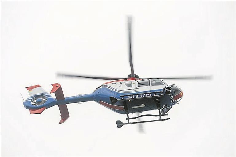 Bei der Suche ist auch ein Hubschrauber im Einsatz. Symbolfoto: benjaminnolte - stock-adobe.com