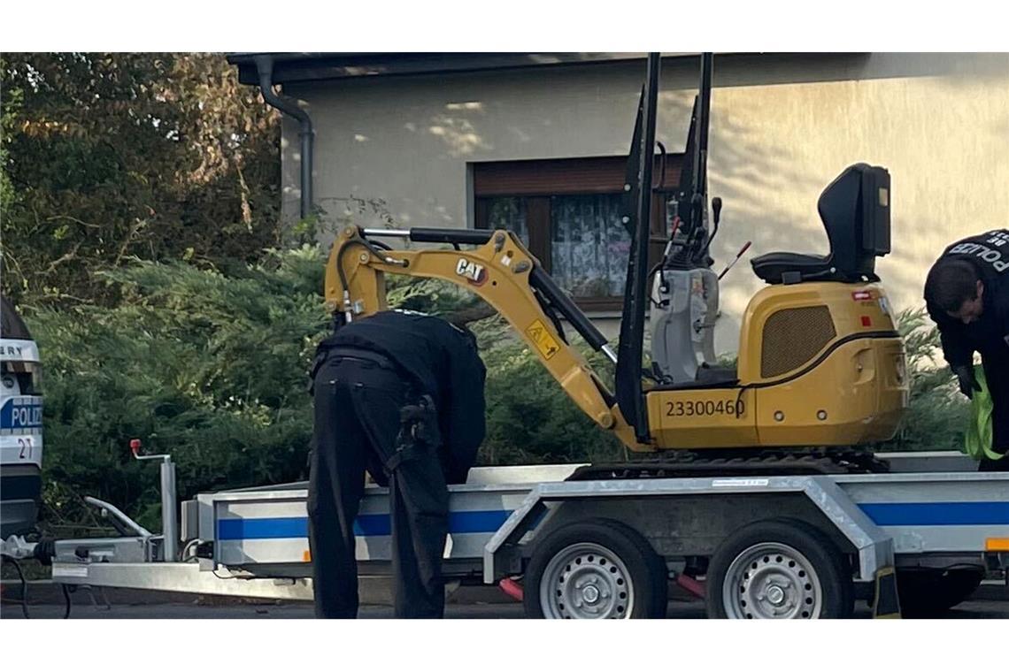 Polizei unterbricht Einsatz im Fall Rebecca Bei der Suche nach Beweismitteln im Fall Rebecca setzte die Polizei auch einen Bagger ein.