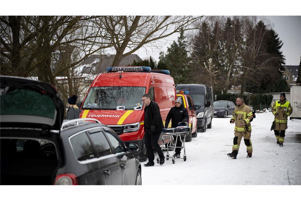 Bei der Suche nach einem Eisbader haben Einsatzkräfte nicht nur einen toten Mann gefunden, sondern auch eine Kamera.
