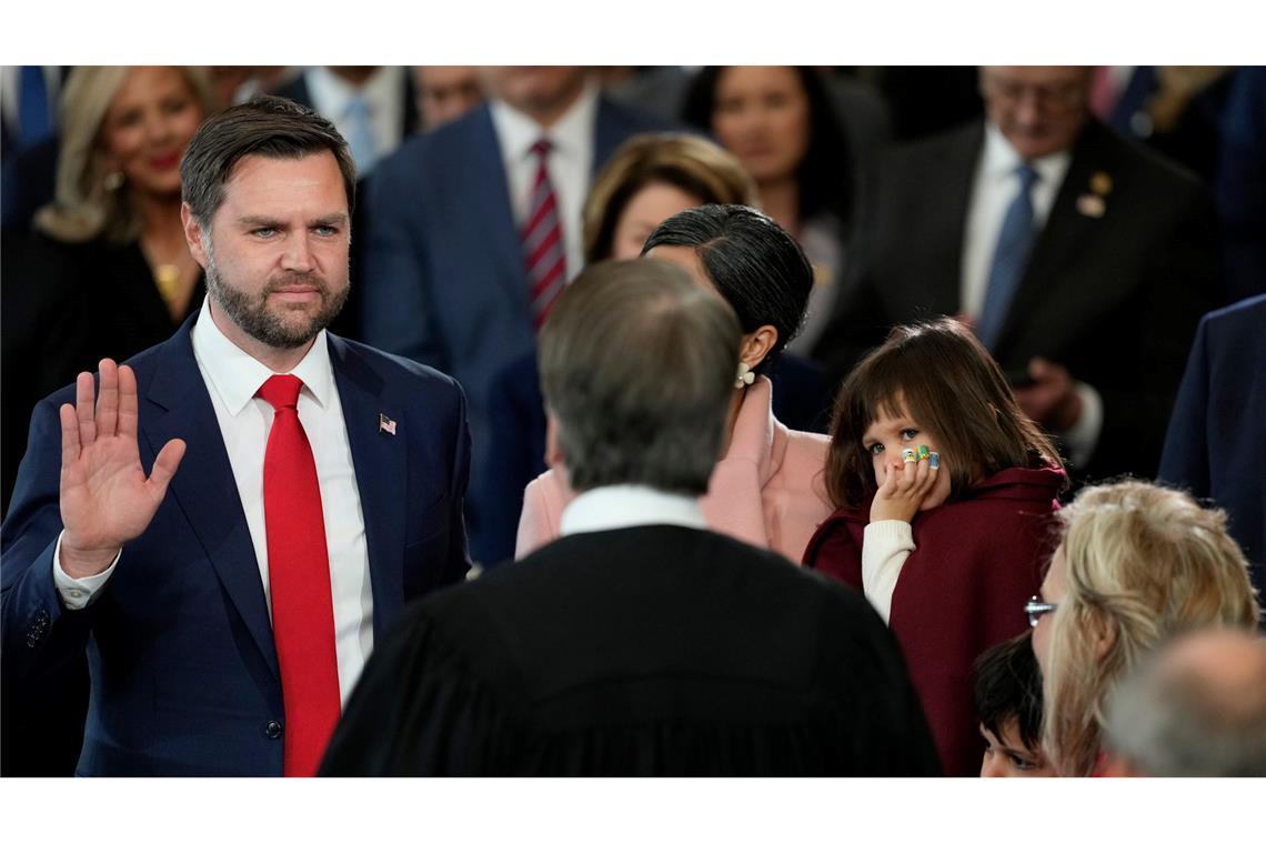 Ein Hut und Tech-Bosse: Trumps Amtseinführung in Bildern Bei der Vereidigung von JD Vance auch dabei: Eines der drei Kinder von JD und seiner Frau Usha Vance.