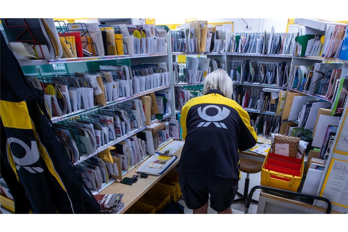 Pakete und Briefe werden verzögert zugestellt Bei der Zustellung von Briefen und Paketen kommt es, aufgrund von Warnstreiks, zu Verzögerungen. (Symbolbild)