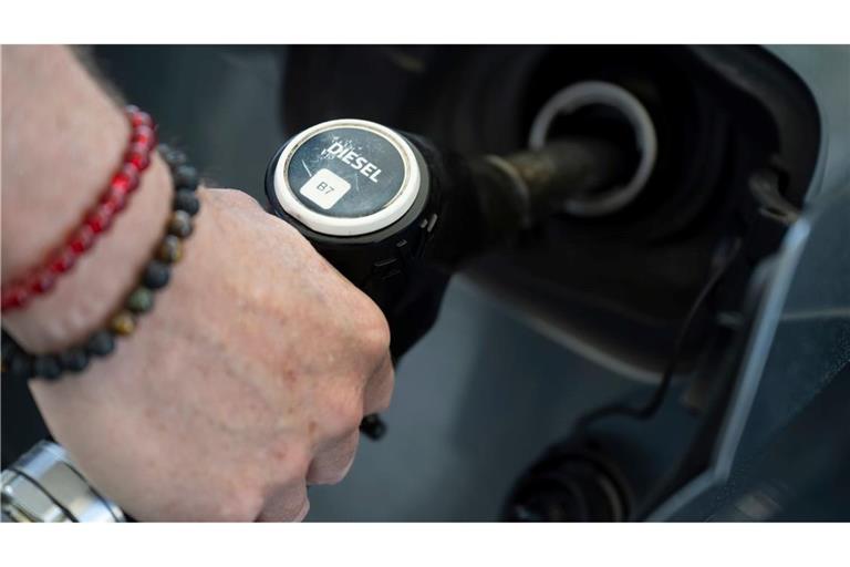 Bei Diesel sieht das Ifo eine deutliche Lücke in der Weitergabe des Tankrabatts. (Symbolbild)