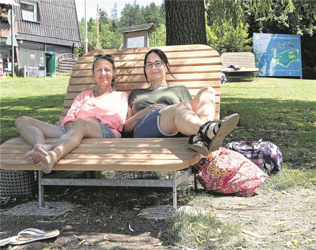 Bei diesen beiden Damen aus Oberstenfeld ist diese Albliege jetzt schon ein Hit. Foto: J. Fiedler