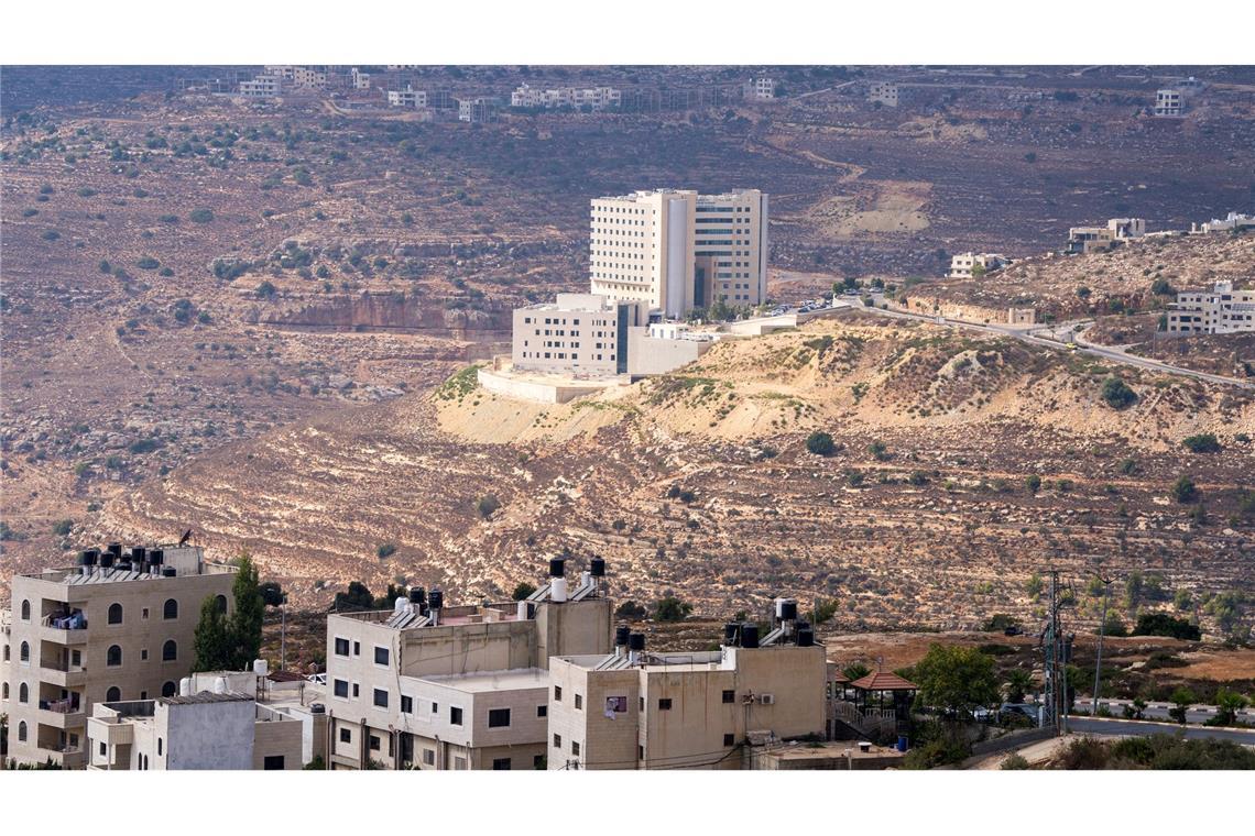 Pentagon und Militär äußern sich zu Angriff auf Atomanlagen Bei einem Angriff israelischer Siedler auf ein palästinensisches Dorf gab es Tote und Verletzte.