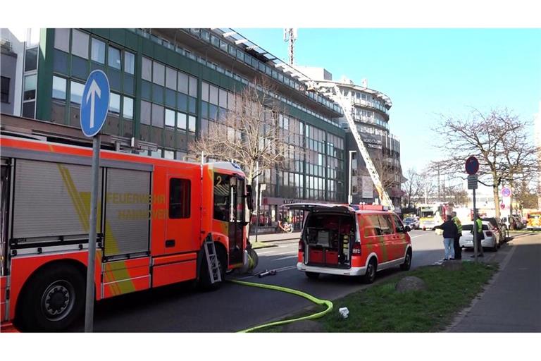 Bei einem Brand in einem Pflegeheim in Hannover wurden mehrere Menschen verletzt.
