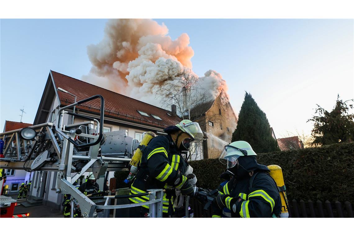 Fachwerkhaus in Vollbrand - ein Mensch tot Bei einem Brand in Riedlingen ist ein Mensch gestorben – eine weitere Person wird vermisst.