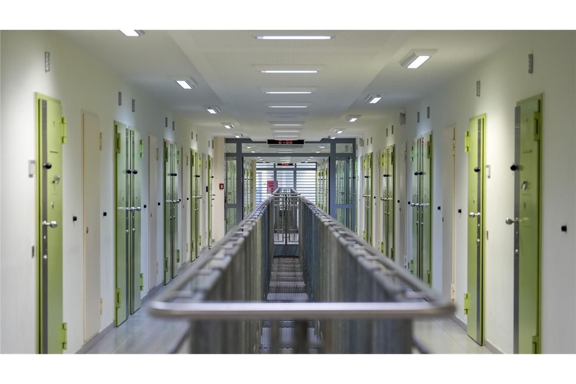 Bei einem Feuer in einer Zelle im Berliner Gefängnis Plötzensee ist ein Häftling gestorben (Symbolfoto).