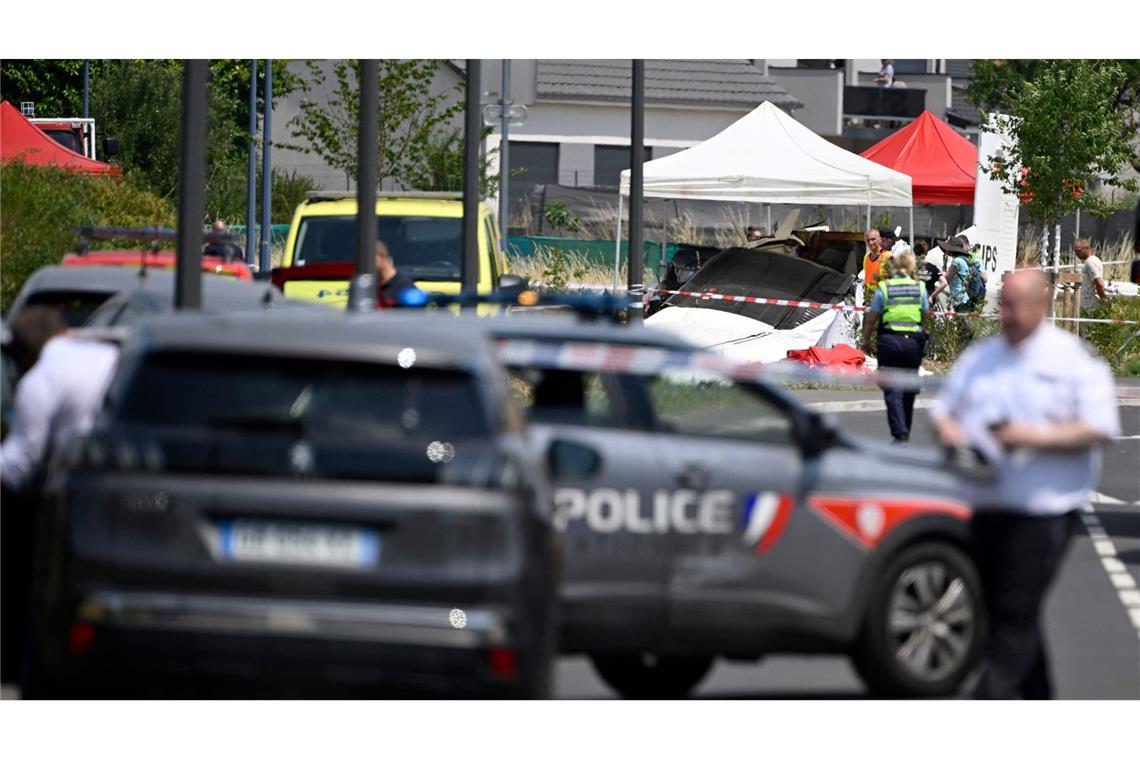 Bei einem Flugzeugabsturz in Frankreich sind elf Menschen ums Leben gekommen.