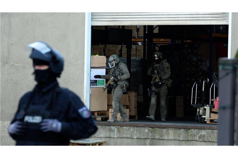 Bei einem Großeinsatz der Polizei zur Bekämpfung der Drogenkriminalität im Ruhrgebiet sind fünf Verdächtige festgenommen worden.