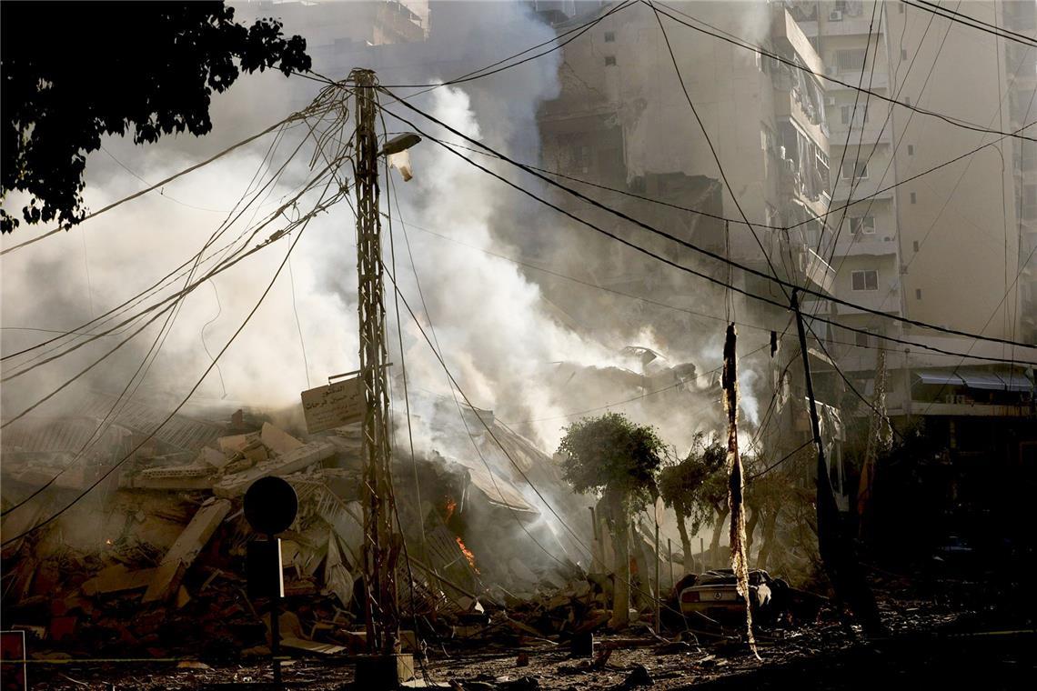 Israels Armee erklärt weitere Hamas-Geisel für tot Bei einem israelischen Angriff im Libanon sind nach Angaben des libanesischen Gesundheitsministeriums mindestens vier Menschen getötet worden.