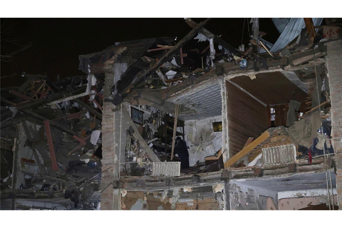 Trump gibt Selenskyj Mitschuld am Ukraine-Krieg Bei einem russischen Raketenangriff gab es erneut Dutzende Verletzte in der südukrainischen Stadt Saporischschja.