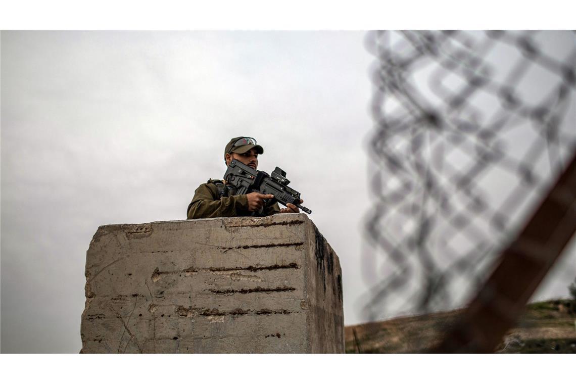 Bericht: Hamas zur Machtübergabe in Gaza bereit Bei einem Tränengas-Einsatz im Westjordanland ist palästinensischen Angaben zufolge ein Mann ums Leben gekommen.