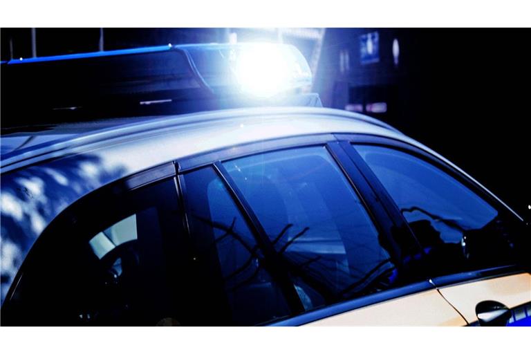 Bei einem Unfall auf einer Bundesstraße bei Maulbronn ist ein Autofahrer ums Leben gekommen (Archivbild).