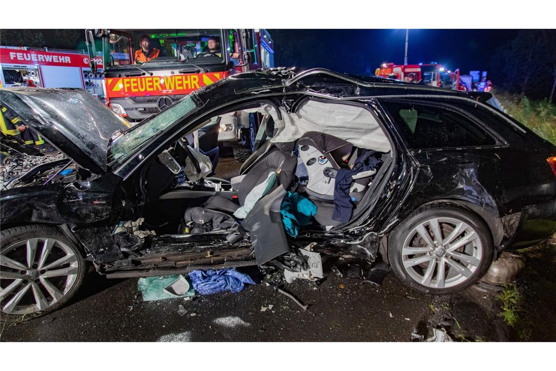 Weniger Verkehrstote und Unfälle auf deutschen Straßen Bei einem Verkehrsunfall auf der Autobahn 7 ist im August ein Ehepaar tödlich verletzt worden. (Archivbild)