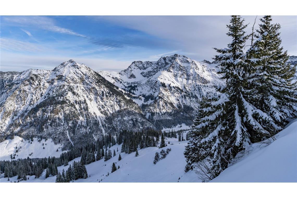Bei einem Wanderausflug in der Nähe von Oberstdorf ist ein 60-Jähriger tödlich verunglückt. (Symbolbild)