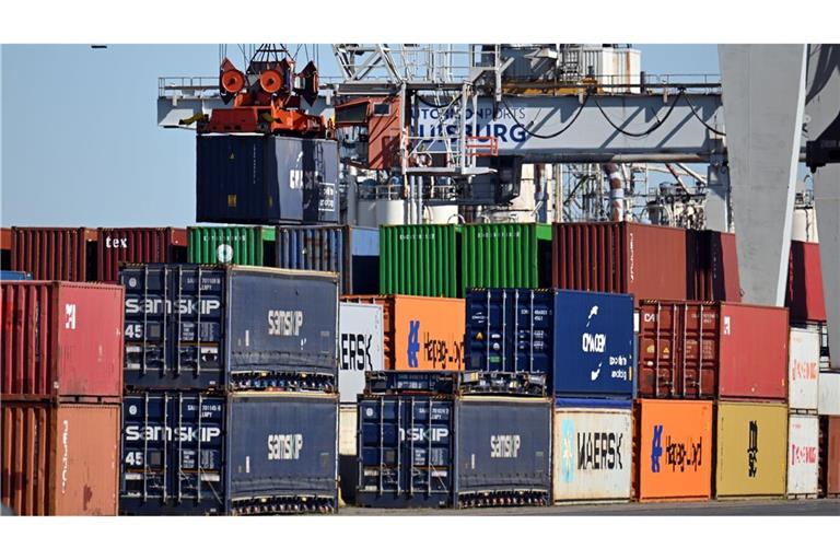 Bei einem "Zollkrieg" würde es laut Studie die größten Produktionsrückgänge in den Sektoren mit der größten Exportabhängigkeit von den USA geben.
