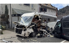 Bei einem Zusammenstoß zweier Wohnmobile in Calw sind mehrere Menschen verletzt worden.