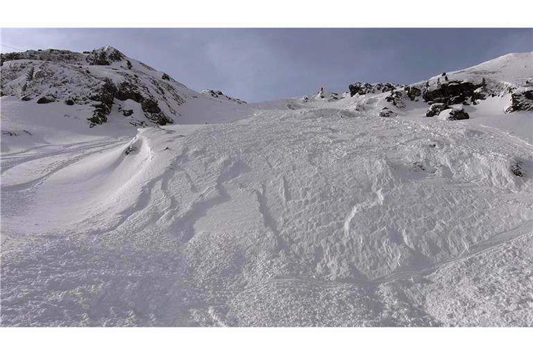 Bei einer Abfahrt nahe einer Staumauer kam ein Deutscher in Österreich ums Leben. (Symbolfoto)