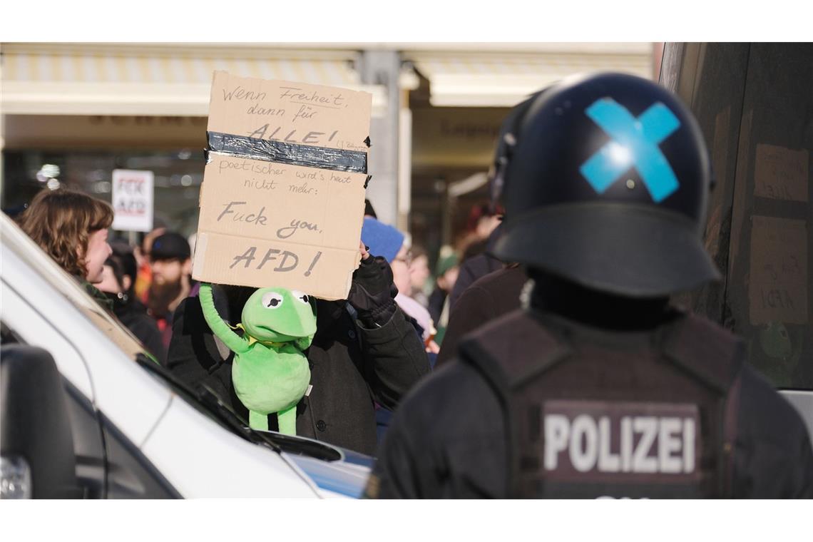 Polizei ermittelt nach Gewalt an Demonstrant Bei einer AfD-Veranstaltung wurde ein Demonstrant angegriffen. Die Polizei ermittelt (Archivfoto).