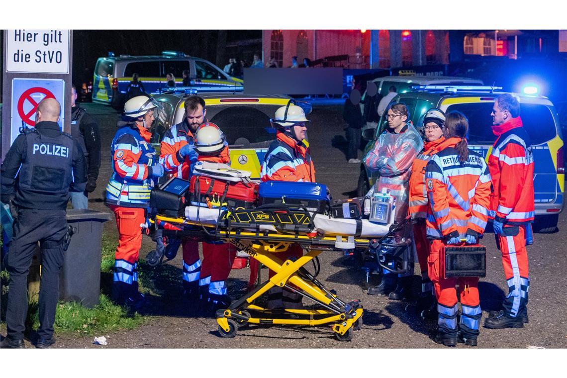 Tödlicher Streit in Disco - 21-Jähriger stirbt Bei einer Auseinandersetzung in einer Disco bei Hamburg ist ein 21-Jähriger ums Leben gekommen.