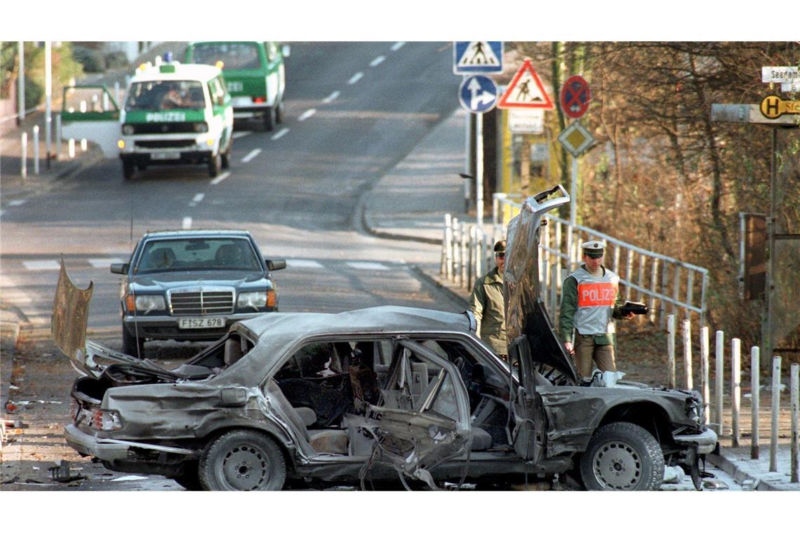 Von Baader bis Klette - Die Prozesse gegen die RAF Bei einer Bombenexplosion kommt Alfred Herrhausen ums Leben. Wer genau dafür verantwortlich ist, ist bis heute unklar. (Archivbild)
