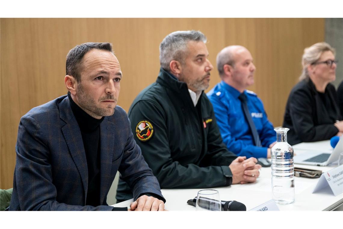 Bei einer Pressekonferenz gaben die Ermittler Details zu dem Feuer bekannt.