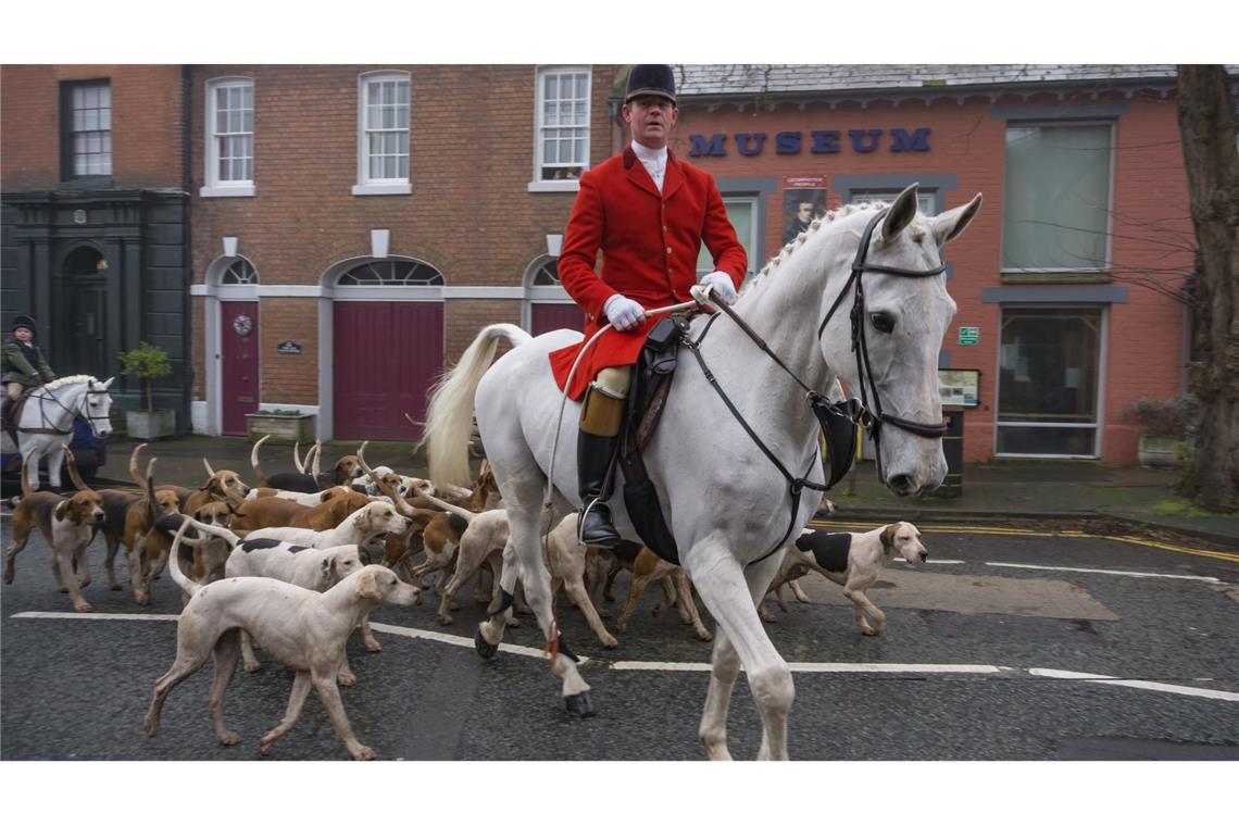 Bilder des Tages Bei einer traditionellen Boxing Day Hunt reiten die Jäger mit der Hundemeute durch Leominster.