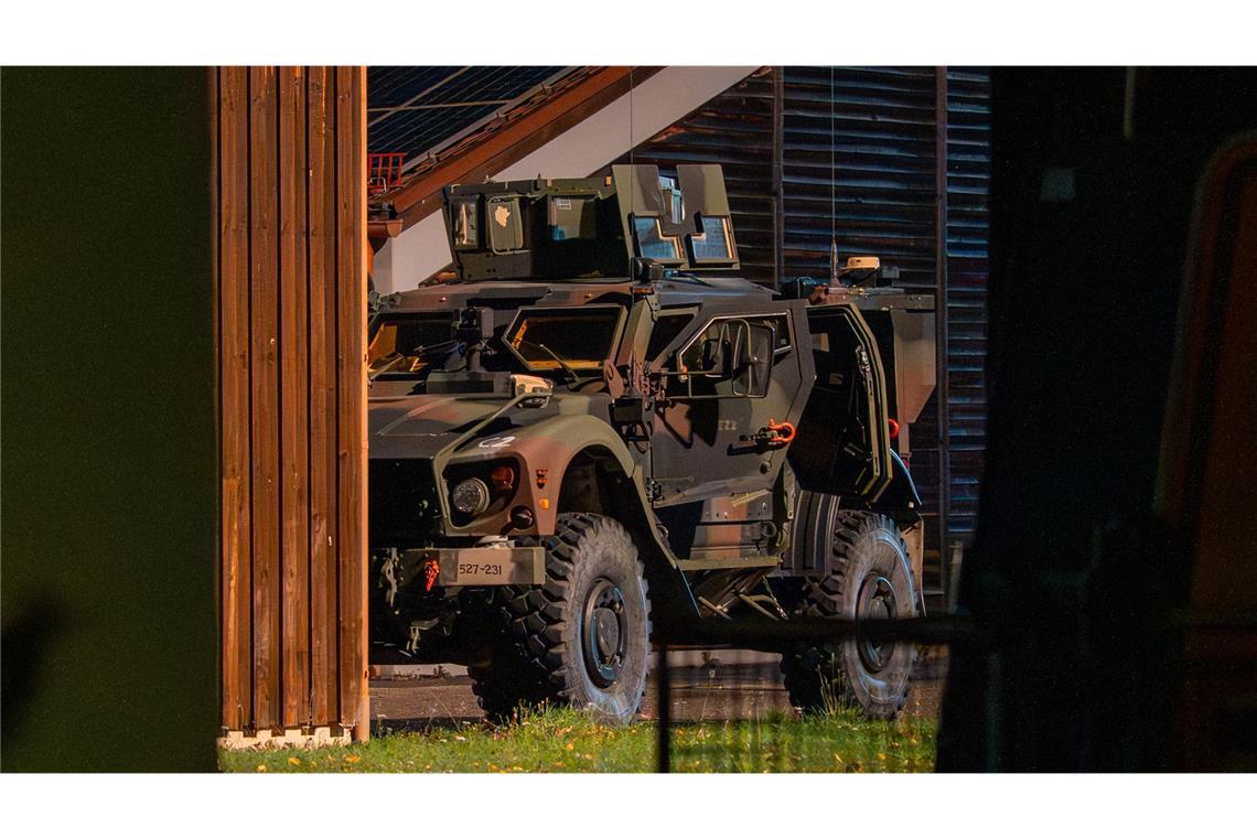 Bei einer Übung ist ein Feldjäger nach Angaben der Bundeswehr angeschossen worden.