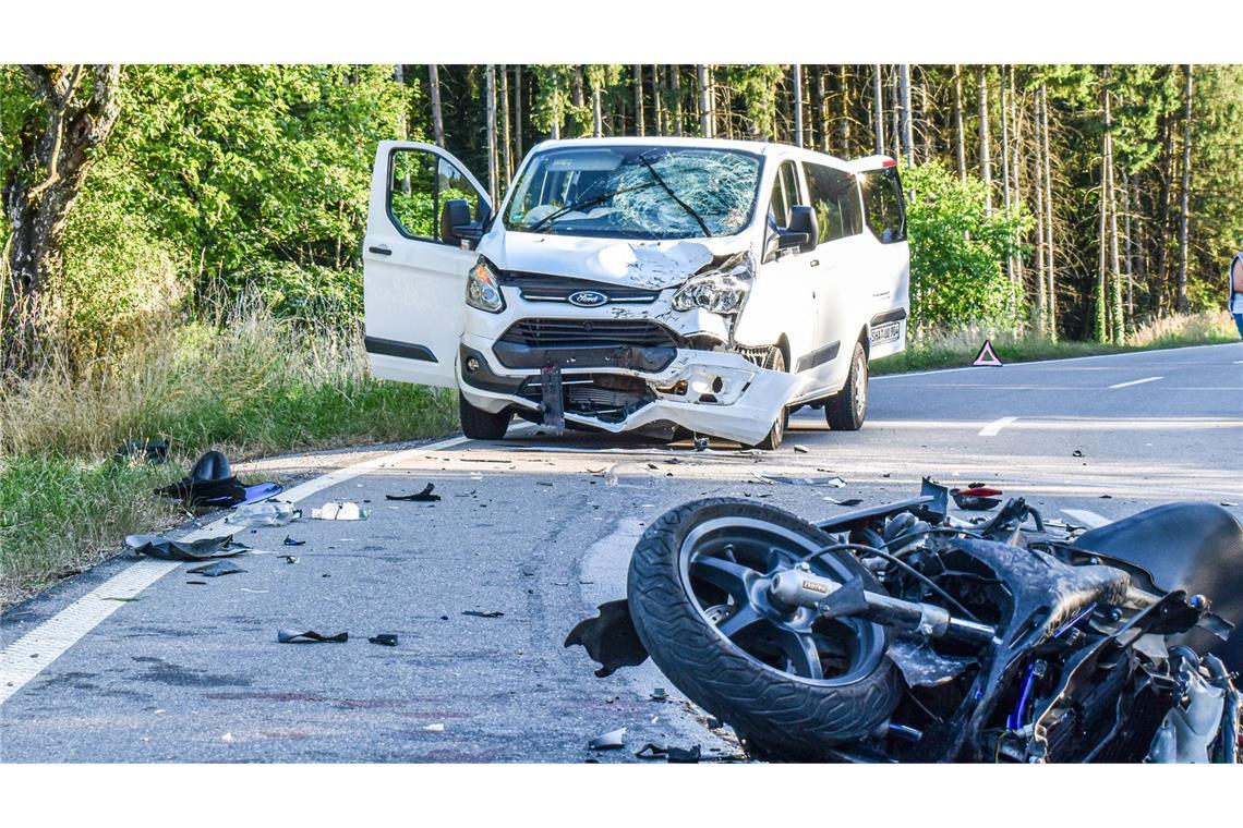 Schwerer Unfall mit Motorroller – B298 bei Gaildorf gesperrt Bei Gaildorf ist es zu einem Unfall gekommen.
