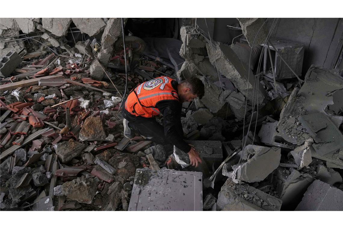 Bei israelischen Luftangriffen im Gazastreifen kommen rund zwei Dutzend Menschen ums Leben.