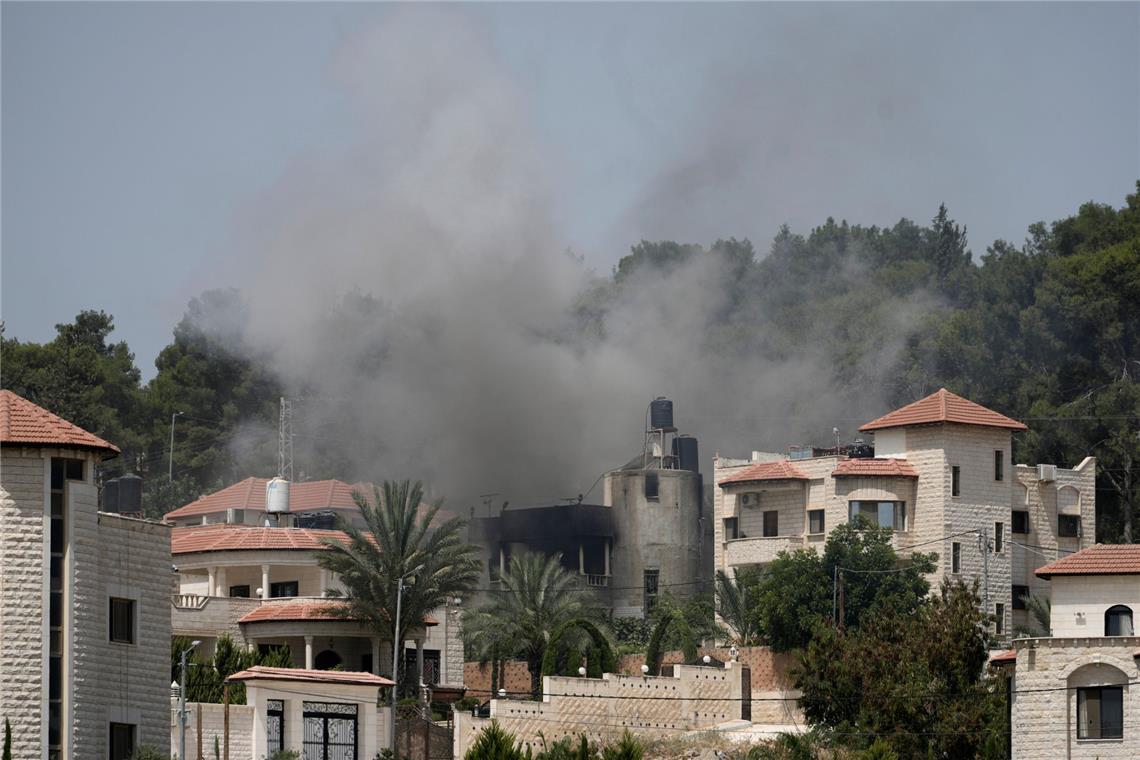 Israels Armee erklärt weitere Hamas-Geisel für tot Bei israelischen Militäreinsätzen im Westjordanland sind nach palästinensischen Angaben mindestens sieben Palästinenser getötet worden.