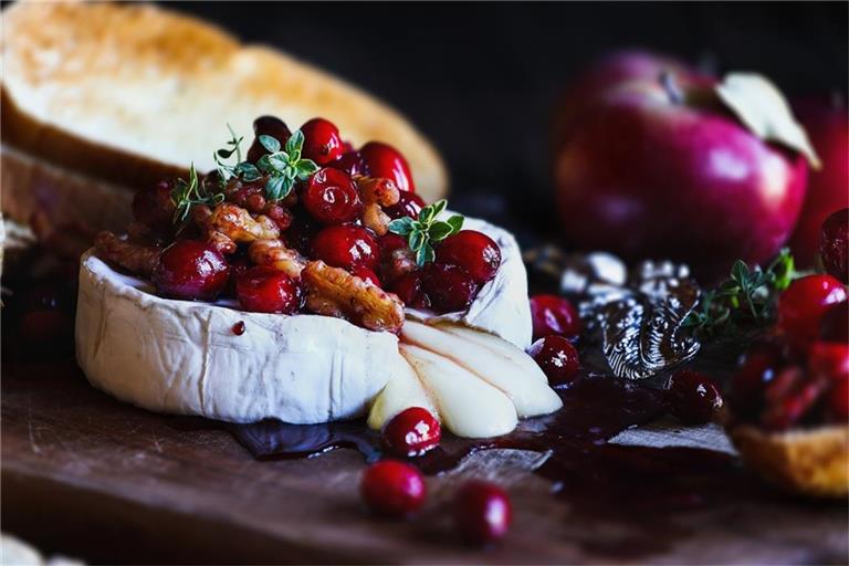 Bei "Kaffee oder Tee" gibt es heute einen Ofenkäse mit Apfel und Cranberry. (Symbolbild)