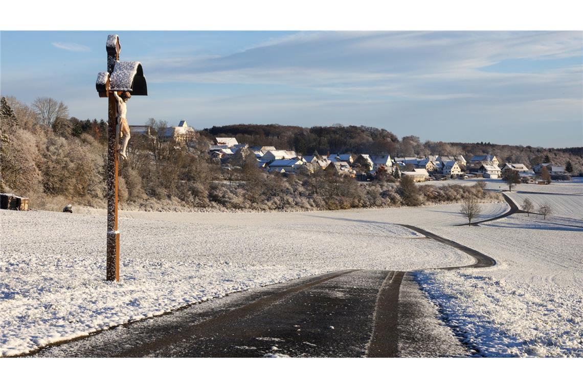 Bei Langenenenslingen (Landkreis Biberach) liegt bereits Schnee. An vielen Orten auf der Schwäbischen Alb hat es in dieser Woche erstmals geschneit.