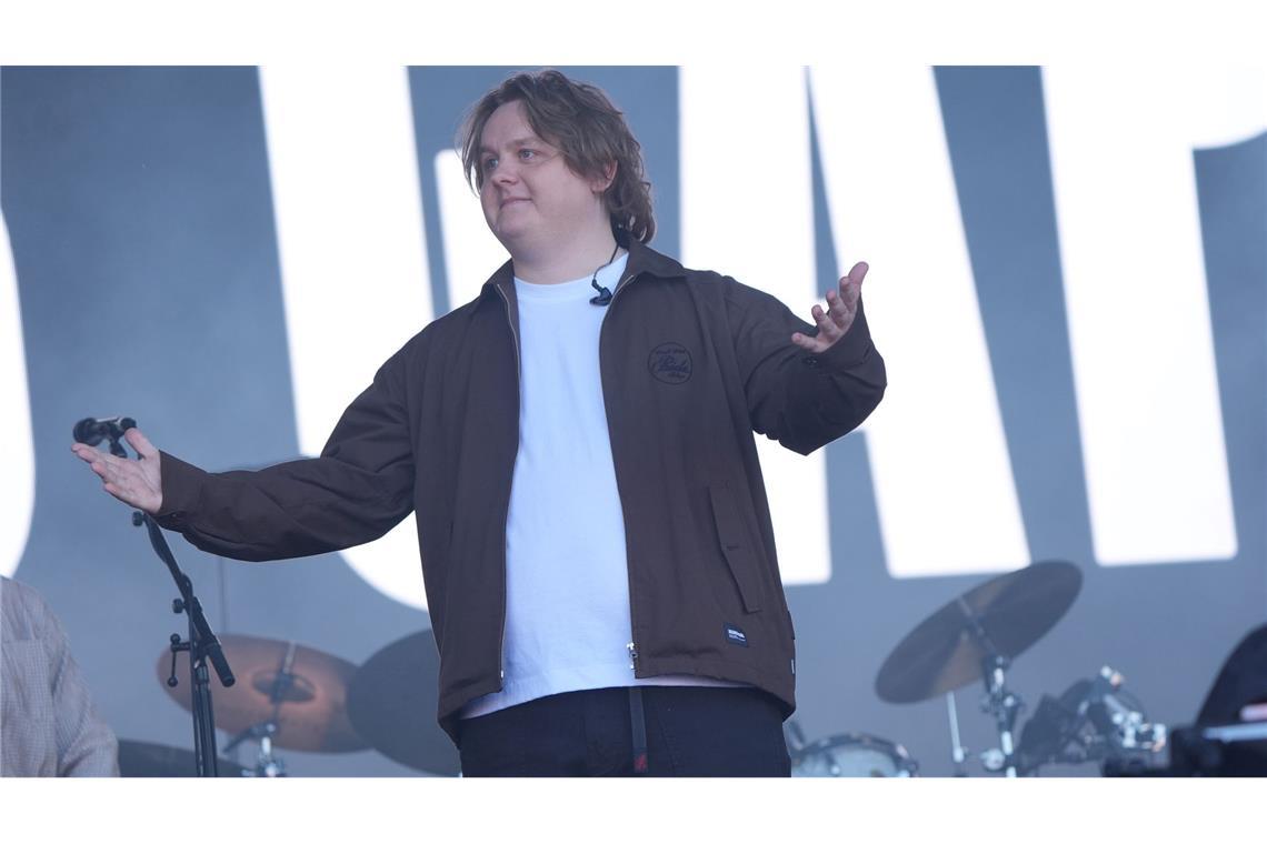 Rückzug vom Ruhm: Wenn Musikstars die Öffentlichkeit meiden Bei Lewis Capaldi ging 2023 nichts mehr - jetzt ist er wieder da.
